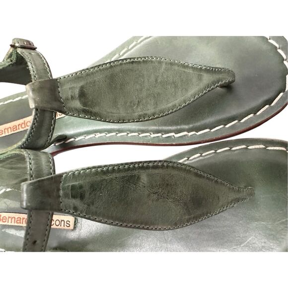 BERNARDO Flat Sandals Sz 8M Made in Brazil - Picture 7 of 8